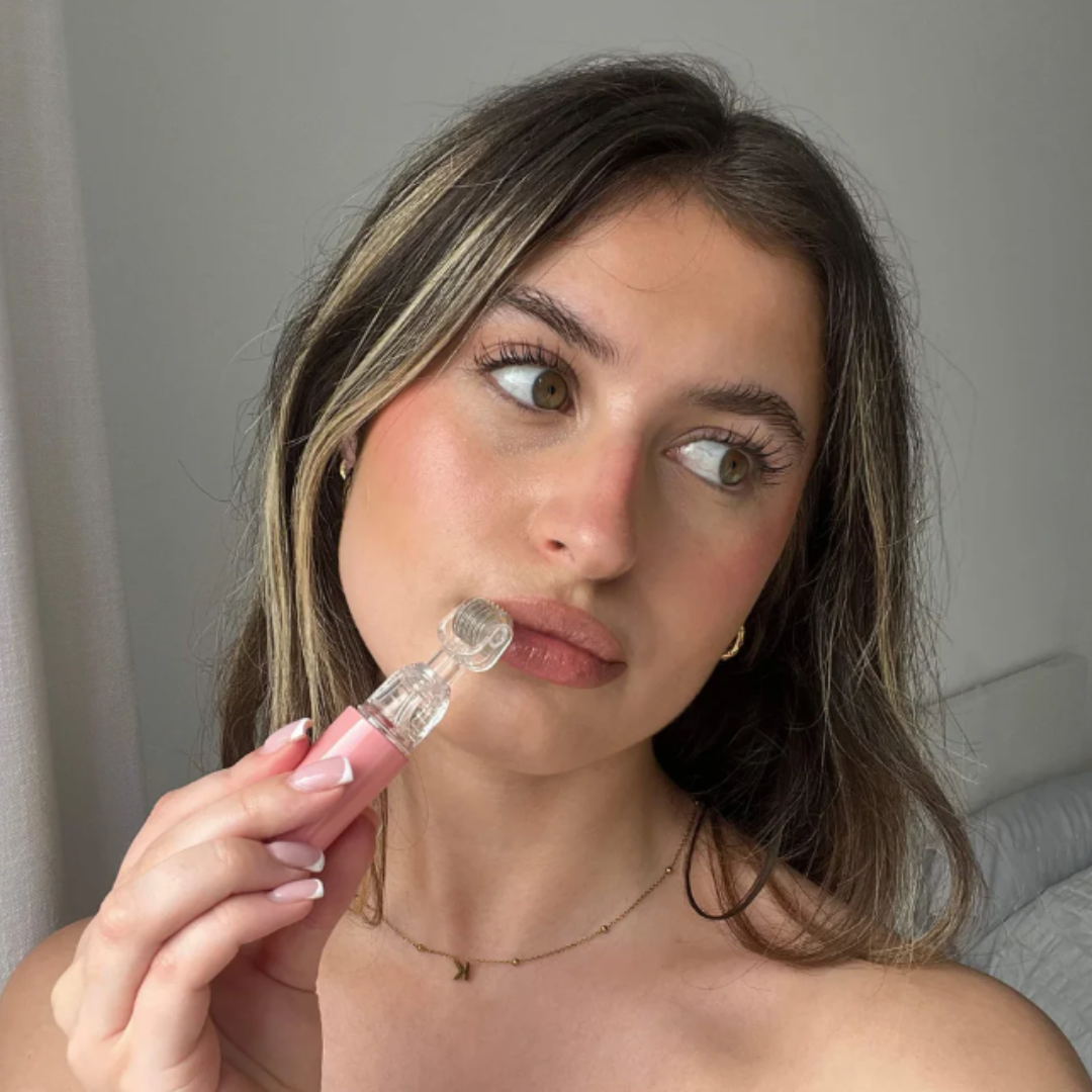 Lip volumizing roller